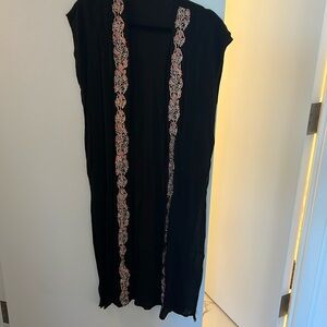 Black sleeveless long jacket